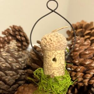 Super cute cork birdhouse ornaments! Set of 6, no 2 alike. Approx 3” X 1 1/2”.